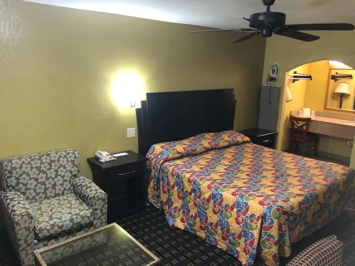 Triangle Motel — photo 23