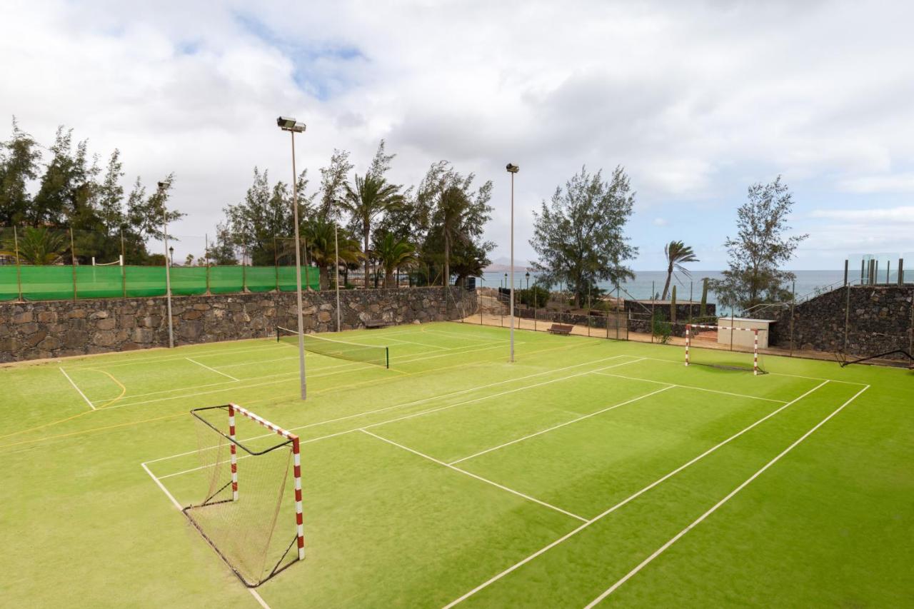 Tennis court: R2 Hotel Pajara Beach