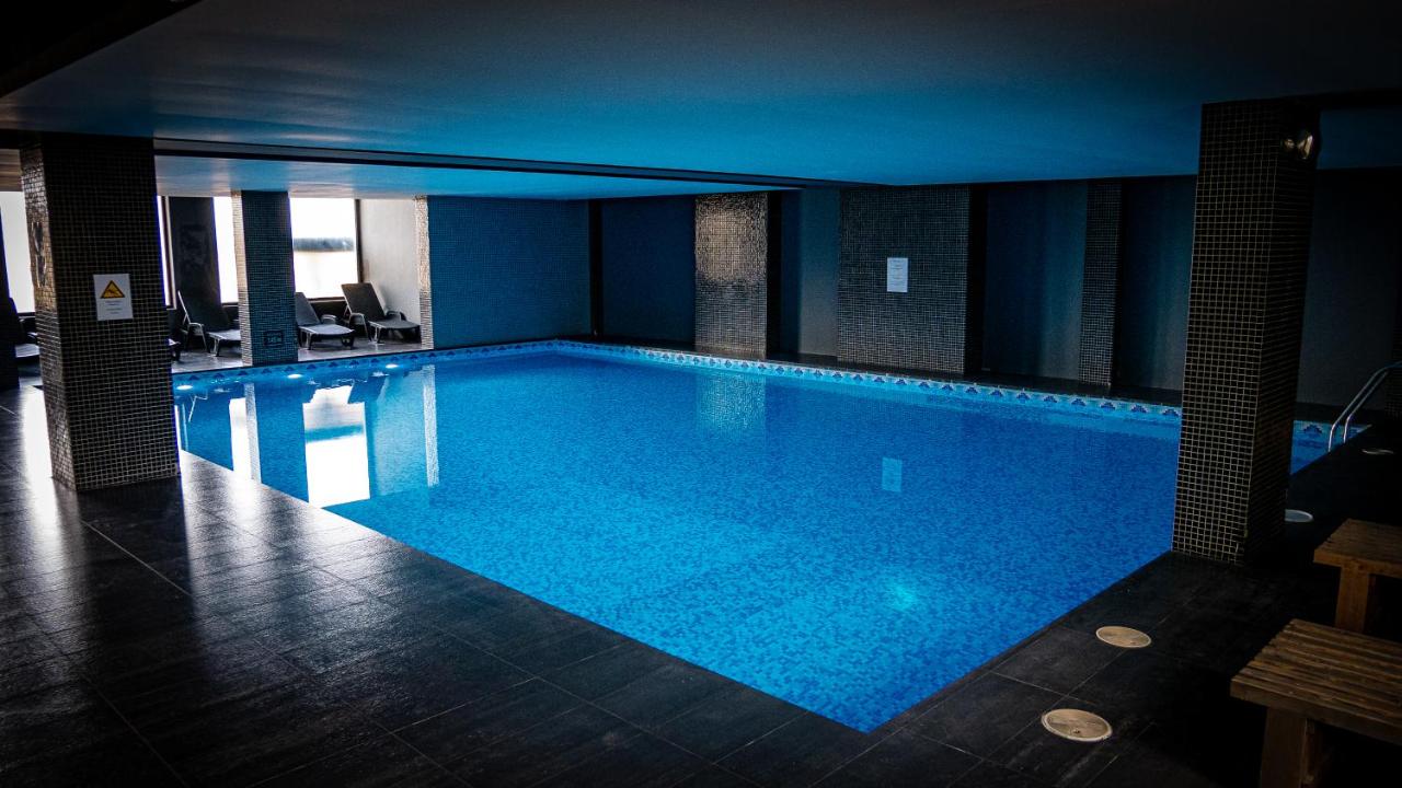 Heated swimming pool: Riverside Boutique Hotel