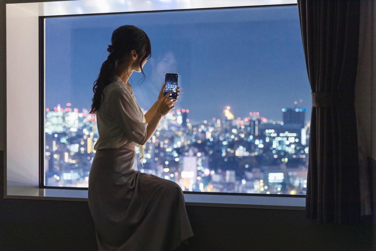 Hotel Crown Hills Ueno Premier酒店全部房間位於20至24樓高層，能夠將東京城市一覽無遺。（booking.com）上野8間近車站酒店　全部5分鐘到車站／24小時溫泉／最多6人住／趟著看晴空塔