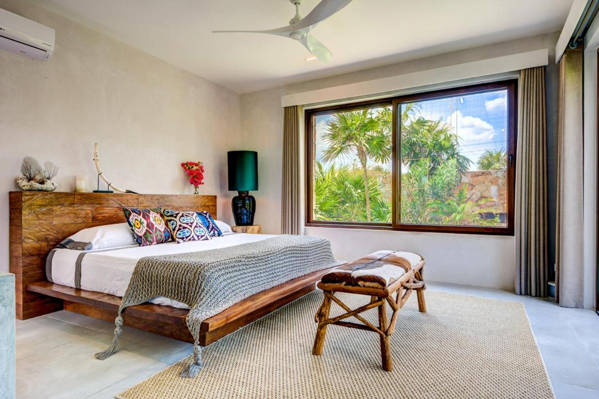 Tankah Tres Villa Sleeps 10 with Pool and Air Con photo