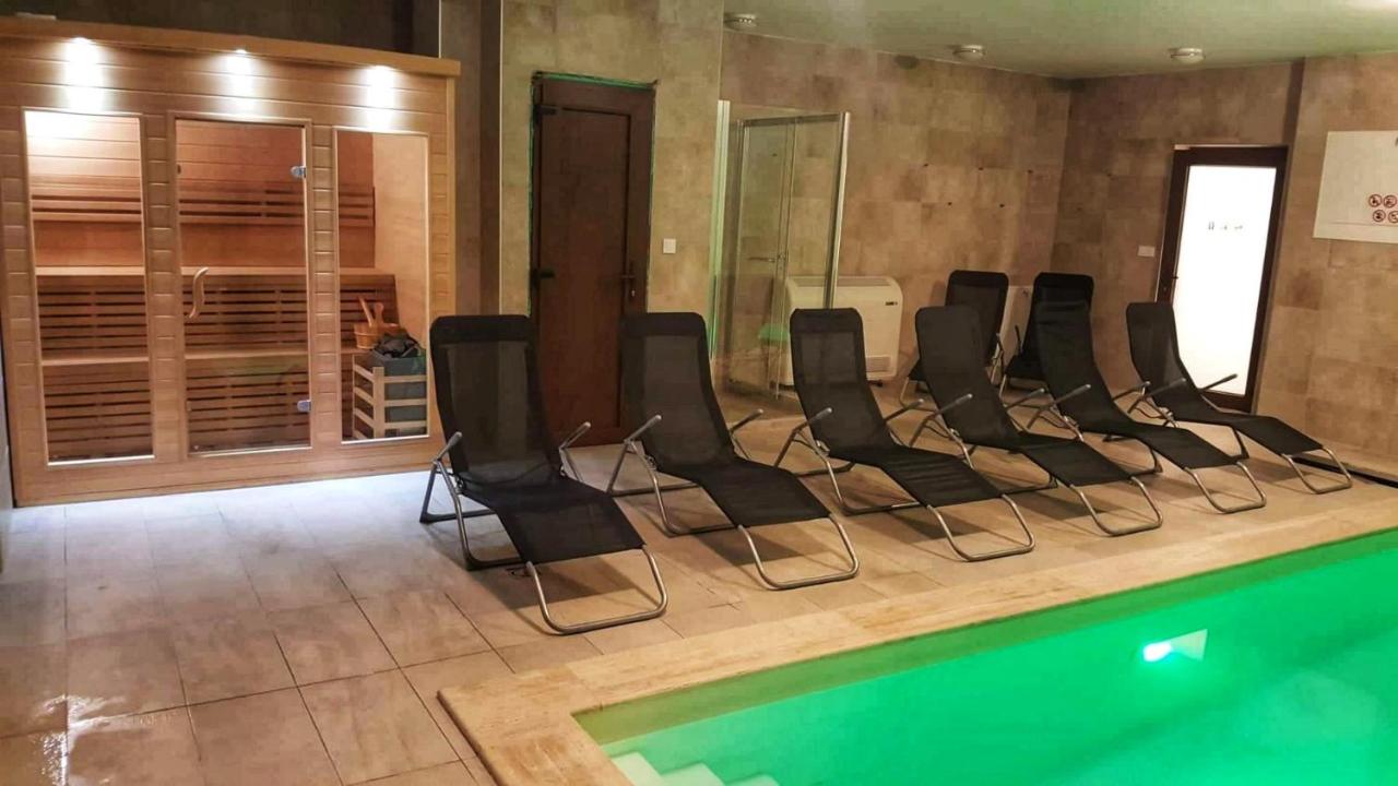 Heated swimming pool: Türkiz Wellness Siófok