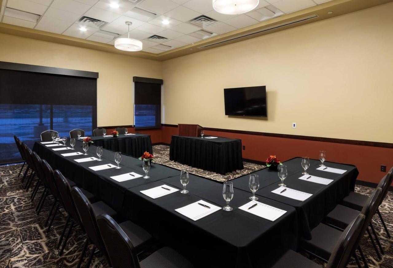 ClubHouse Hotel & Suites Fargo — photo 23