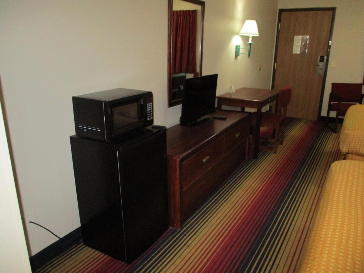Travelodge by Wyndham Spirit Lake/Okoboji — photo 24