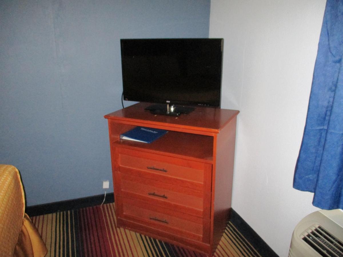Travelodge by Wyndham Spirit Lake/Okoboji — photo 23