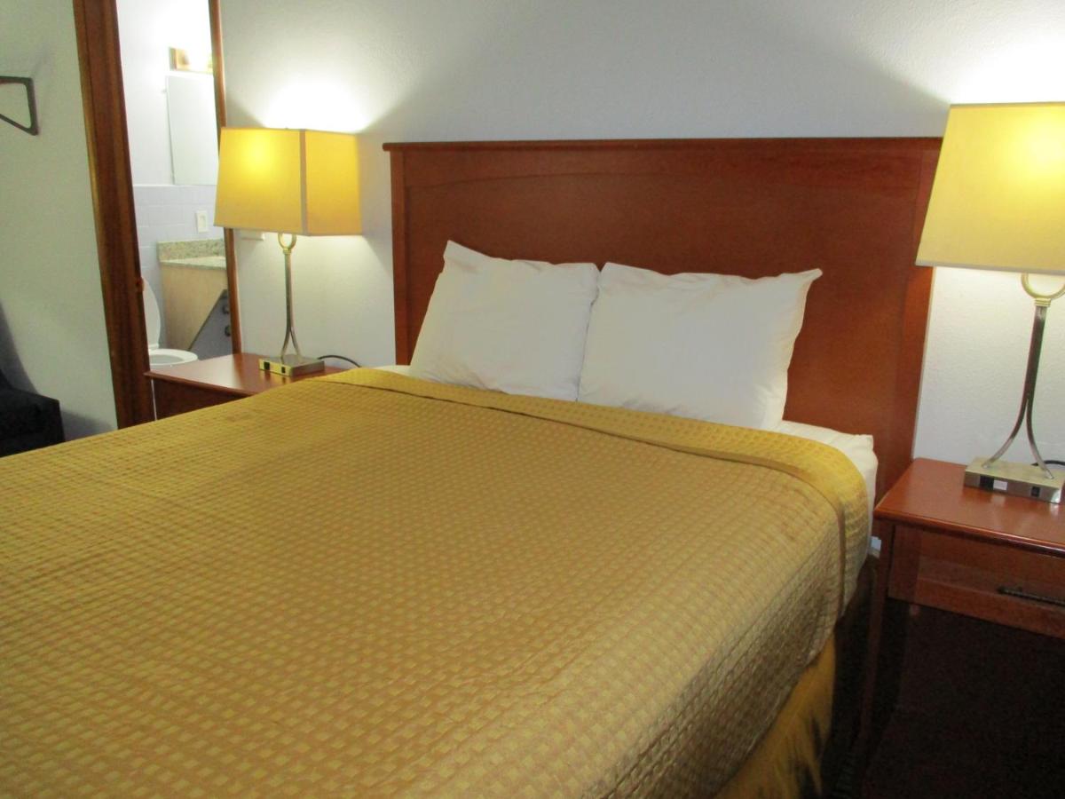 Travelodge by Wyndham Spirit Lake/Okoboji — photo 21