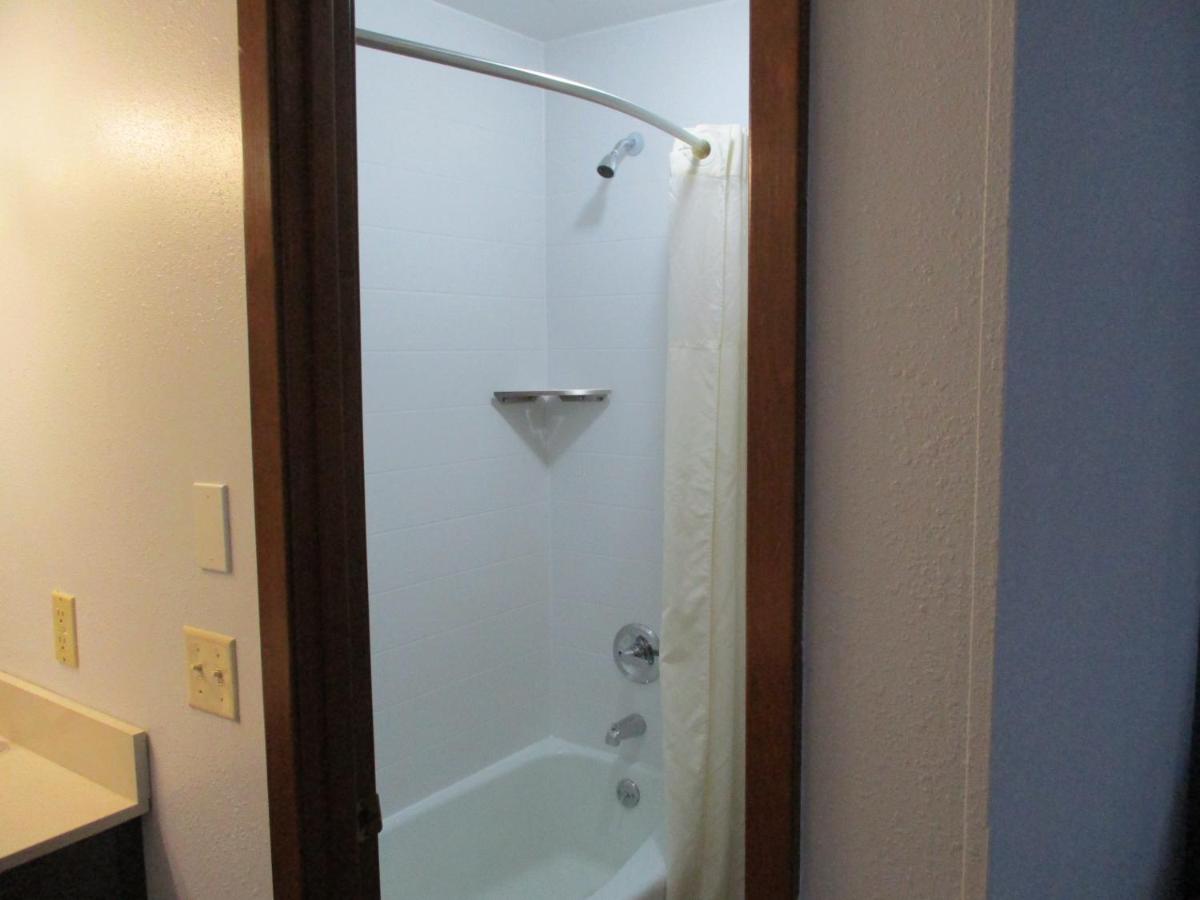 Travelodge by Wyndham Spirit Lake/Okoboji — photo 19