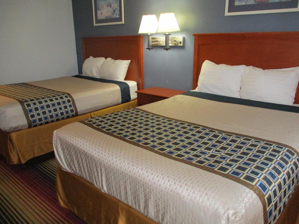 Travelodge by Wyndham Spirit Lake/Okoboji — photo 17