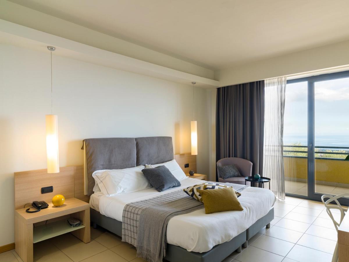 Esperia Palace Hotel & Resort Spa photo