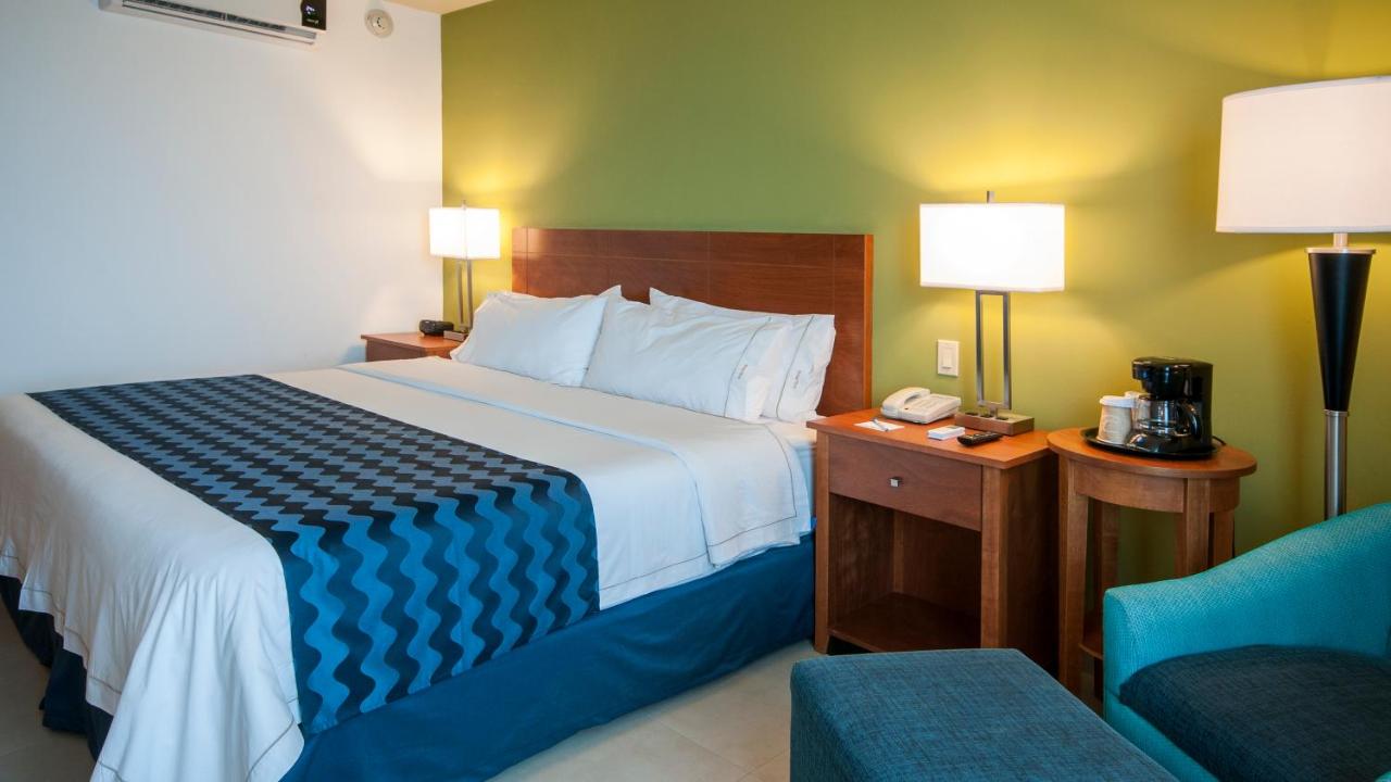 Holiday Inn Express Cabo San Lucas, an IHG Hotel photo
