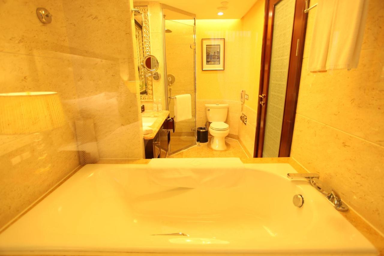 Wyndham Grand Plaza Royale Palace Chengdu photo