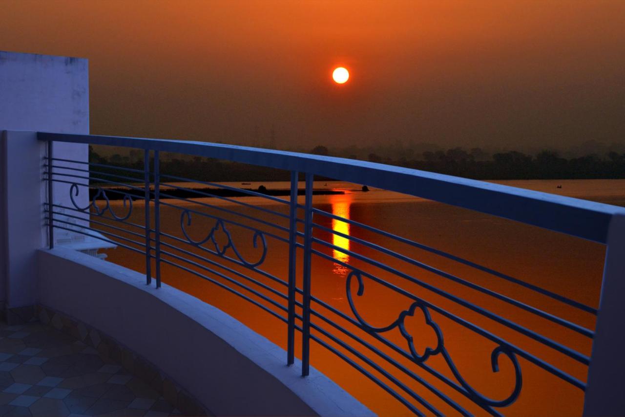 Beach: Ganga Monastery