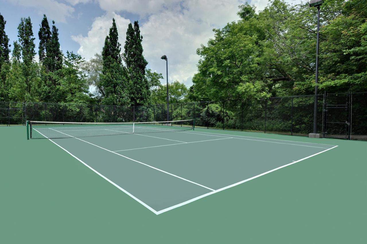 Tennis court: Crowne Plaza Toronto - North York by IHG