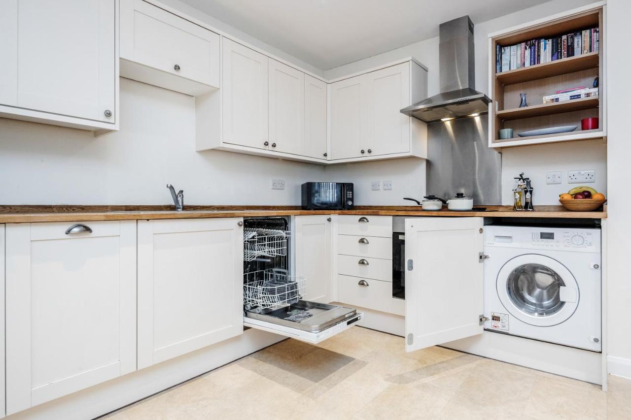 Queens Serviced Apartments - F1 photo