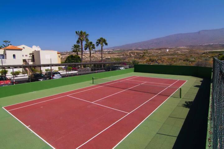 Tennis court: Costa Adeje Luxury Mango
