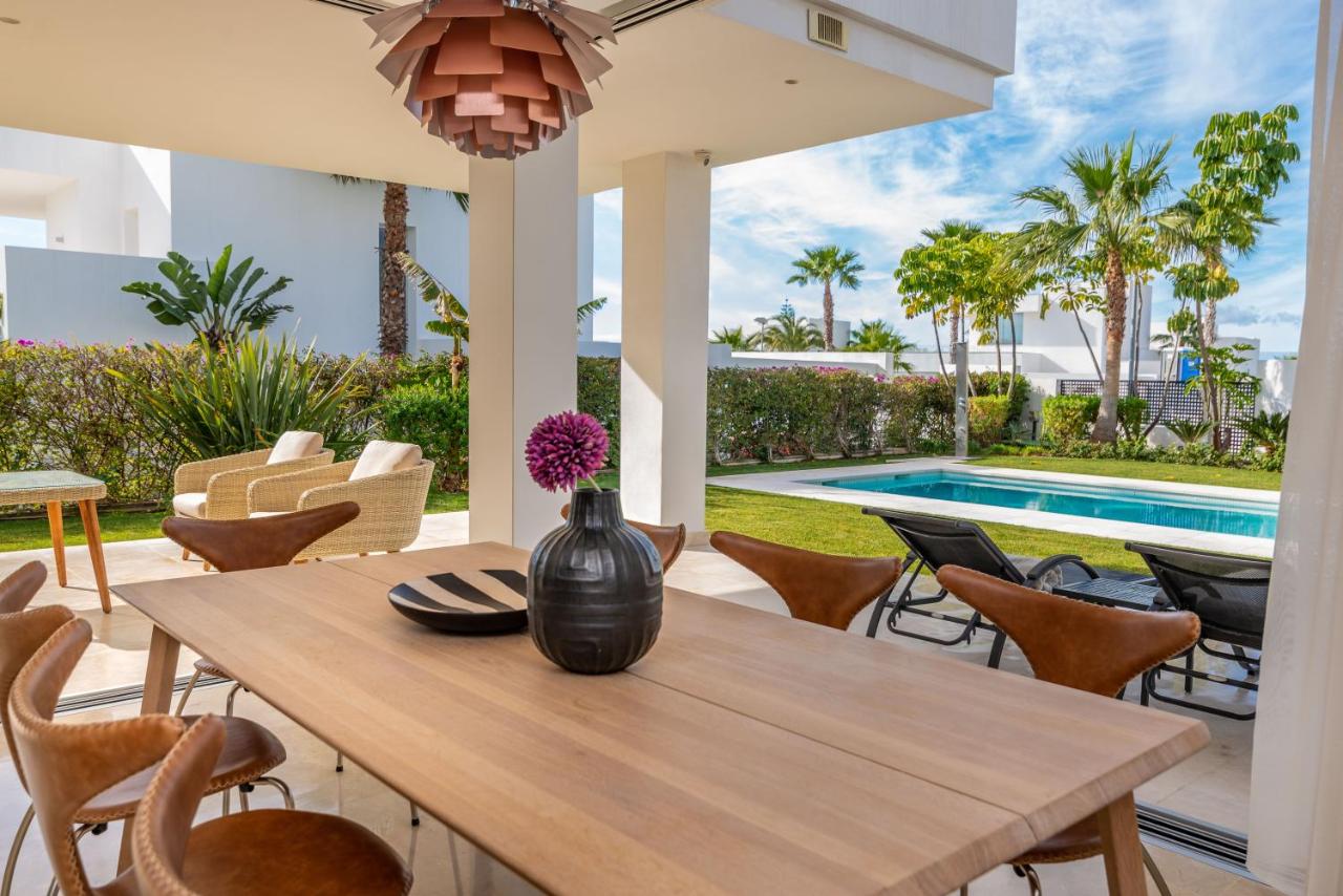Modern and Luxurious Family Villa close to the Beach ...