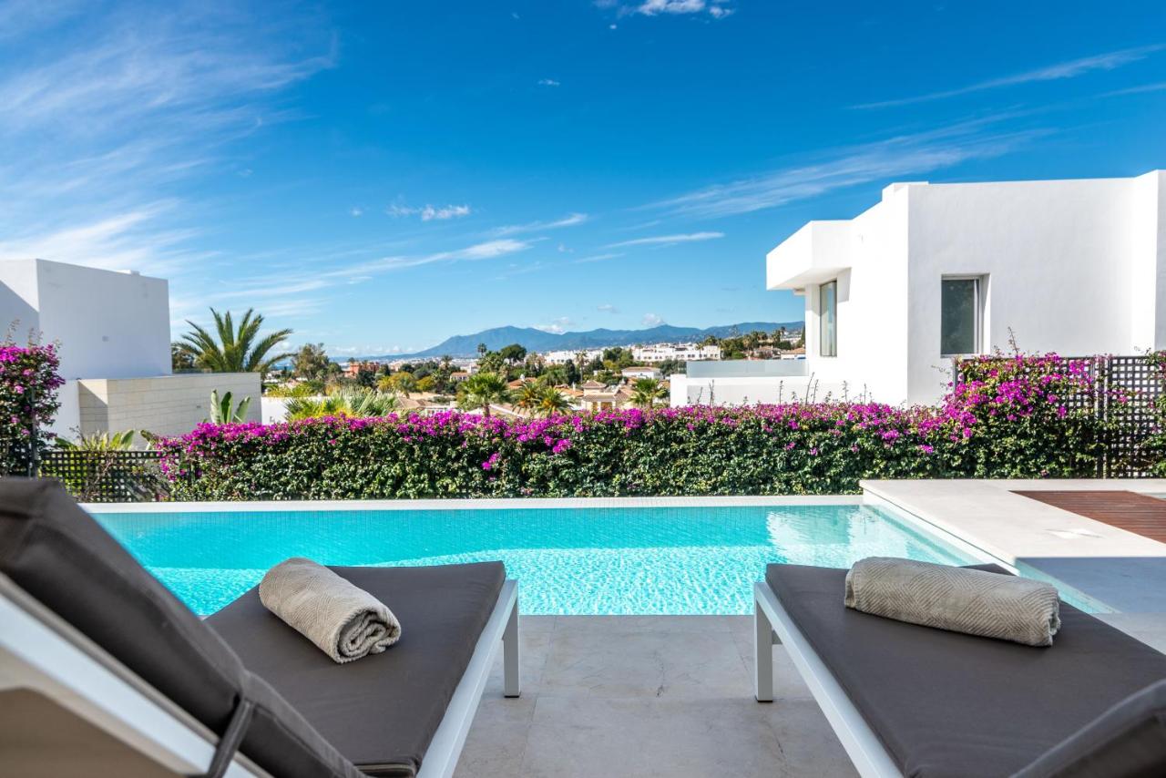 NEW Luxurious 4-BDRM Villa next to Beach/Golf — La Finca ...