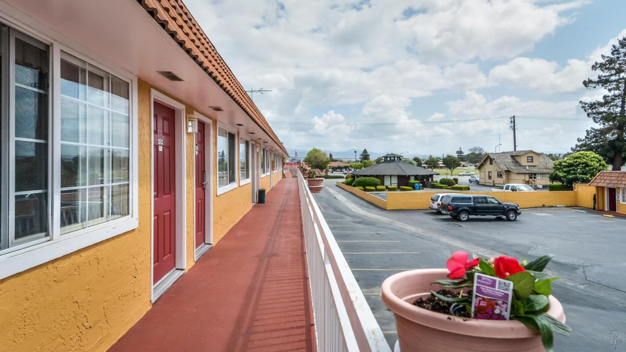 Hollister Inn Motel — photo 10
