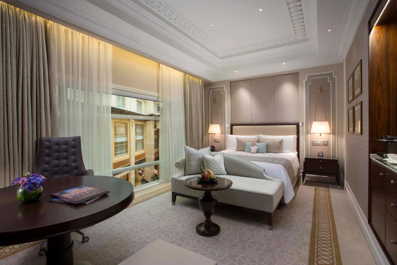 The  Fullerton Hotel - Laterooms