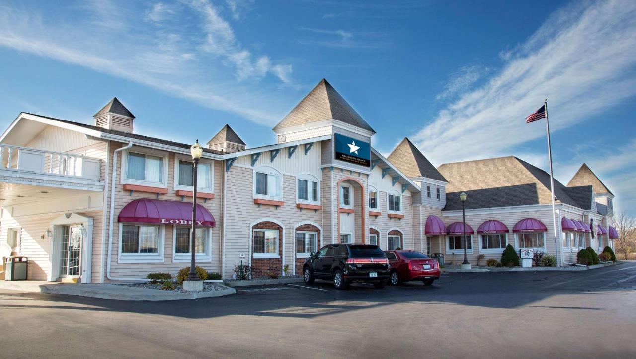 Magnuson Grand Pioneer Inn and Suites — photo 1