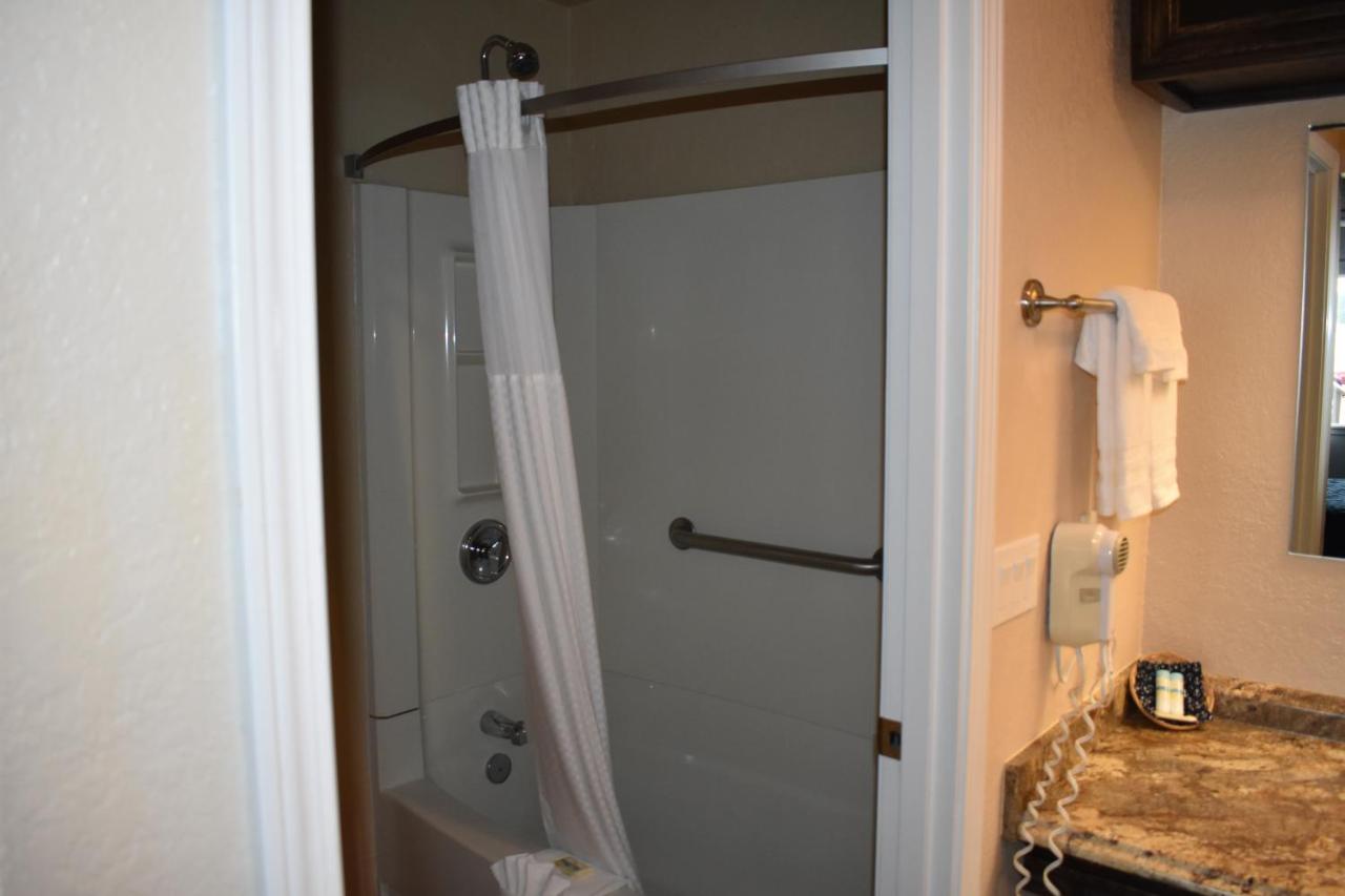 Lighthouse Cove Inn — photo 21
