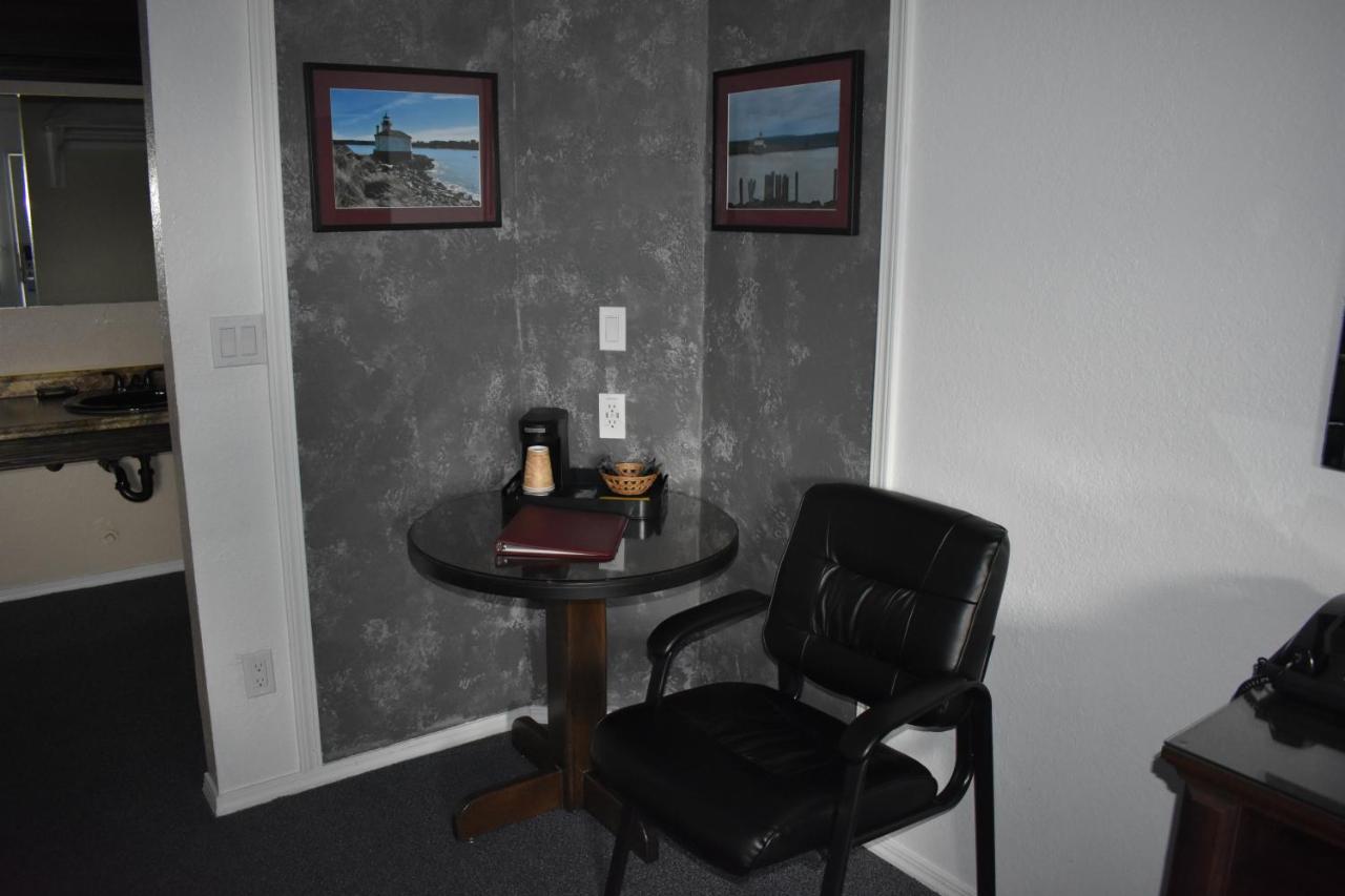 Lighthouse Cove Inn — photo 20