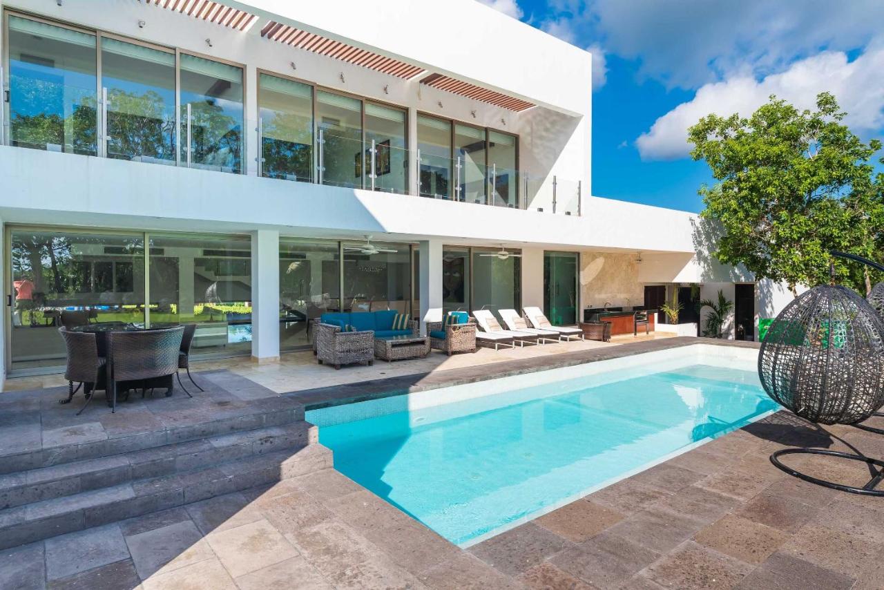 Rooftop swimming pool: Villa Maya- Luxury Mansion