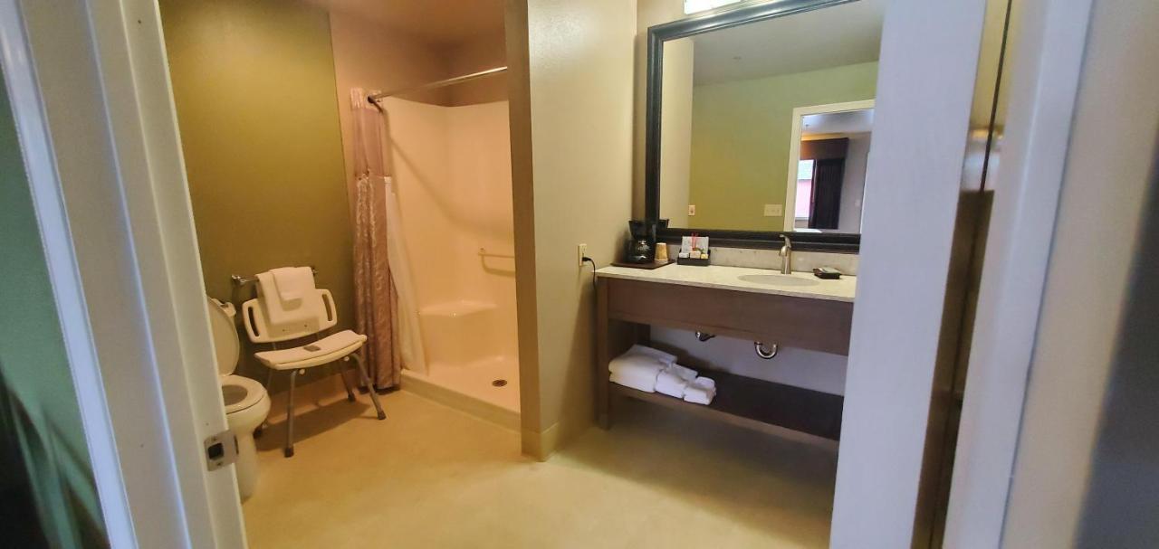 Pacific Inn Motel — photo 14