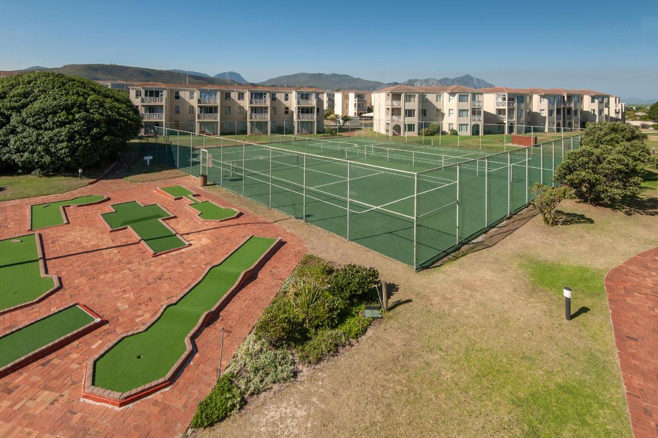 Tennis court: Hermanus Haven, entire home, on the sea, private pool, secure