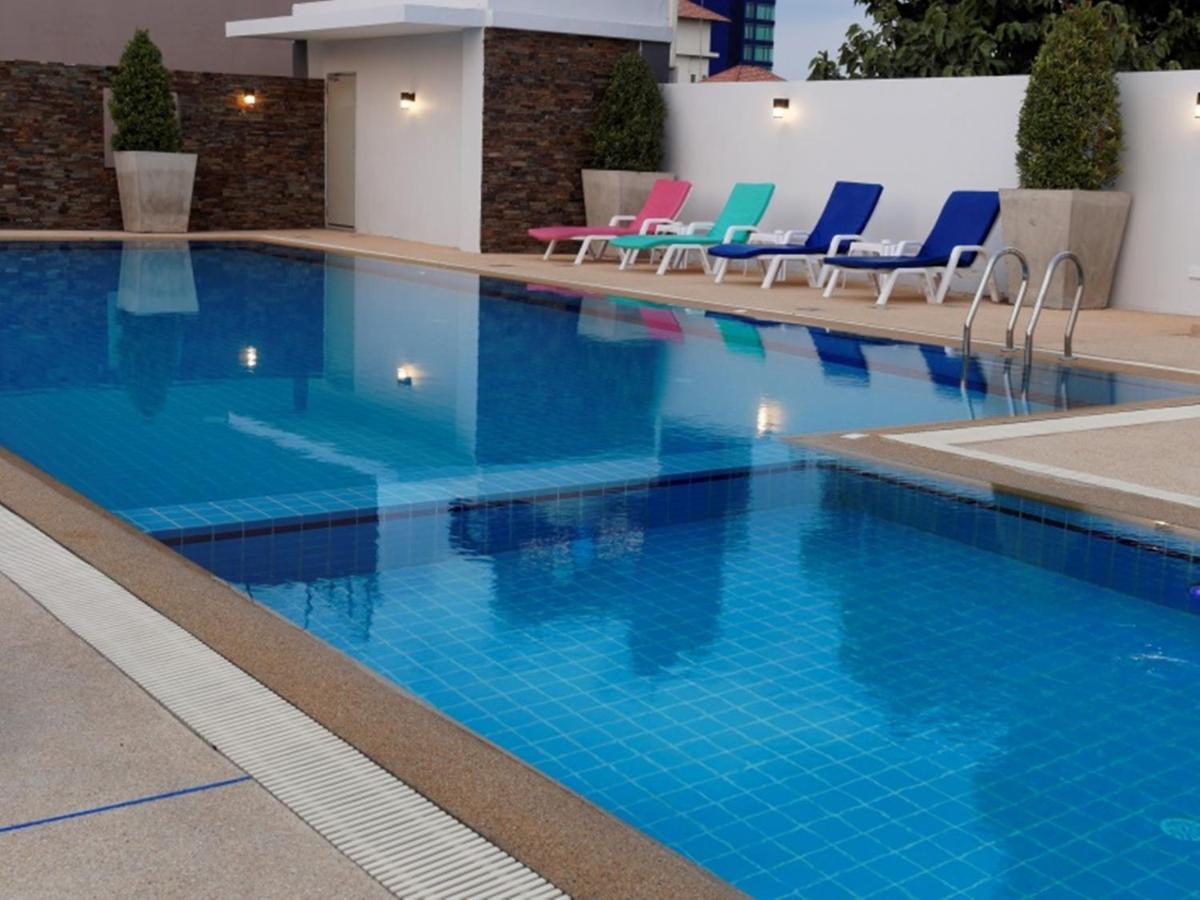 Rooftop swimming pool: Pattaya Blue Sky