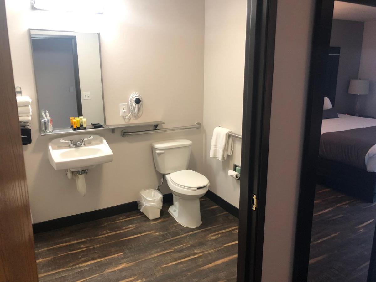Ten Pin Inn & Suites — photo 22