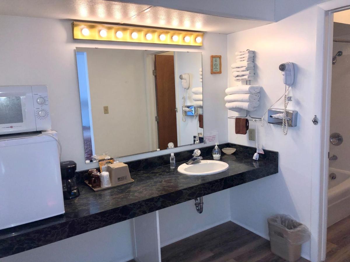 Budget Host Inn — photo 8