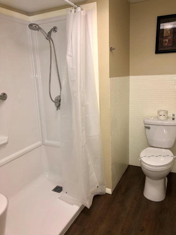 Budget Host Inn — photo 18