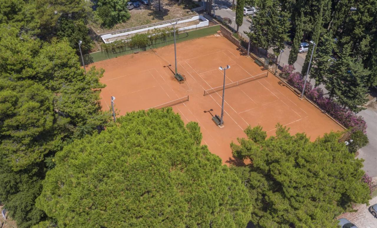 Tennis court: Aminess Bellevue Village