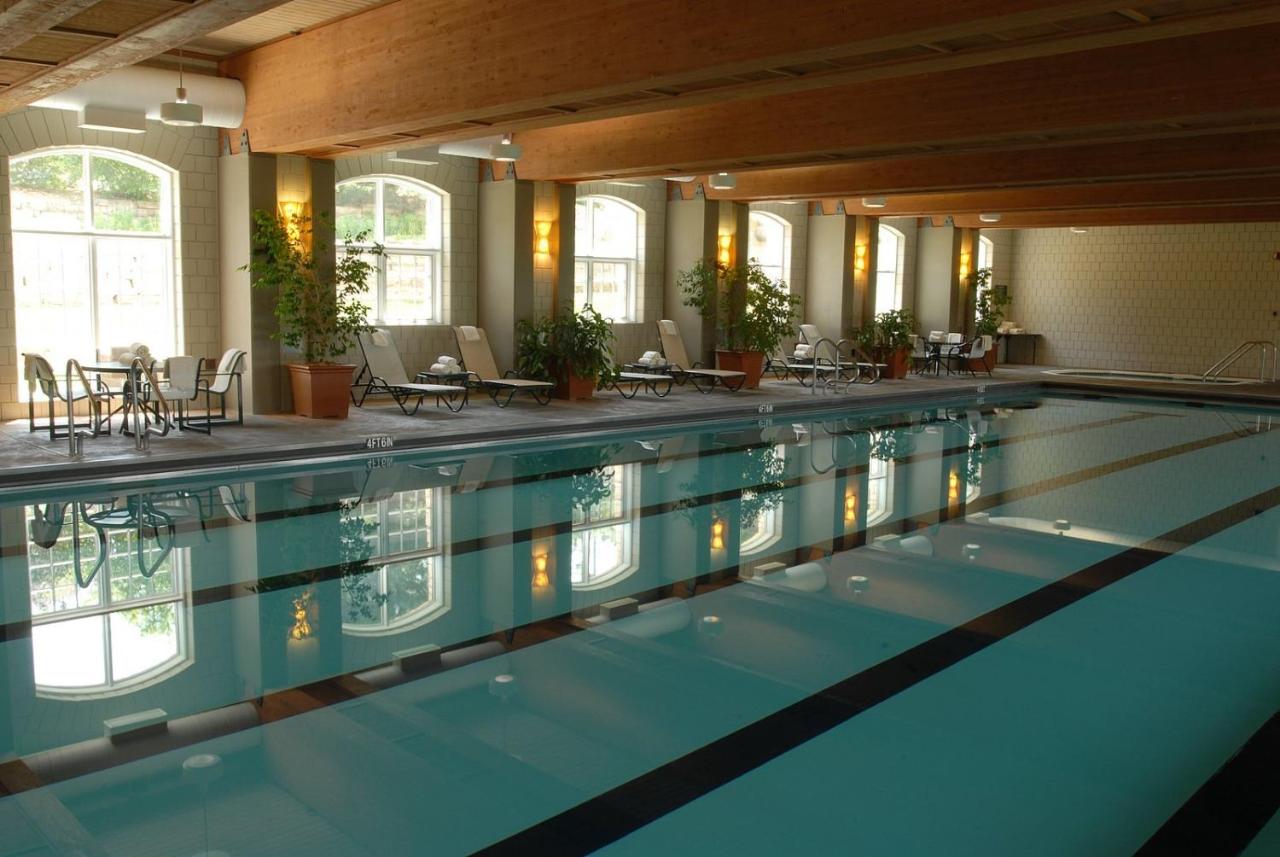 Heated swimming pool: Lied Lodge at Arbor Day Farm