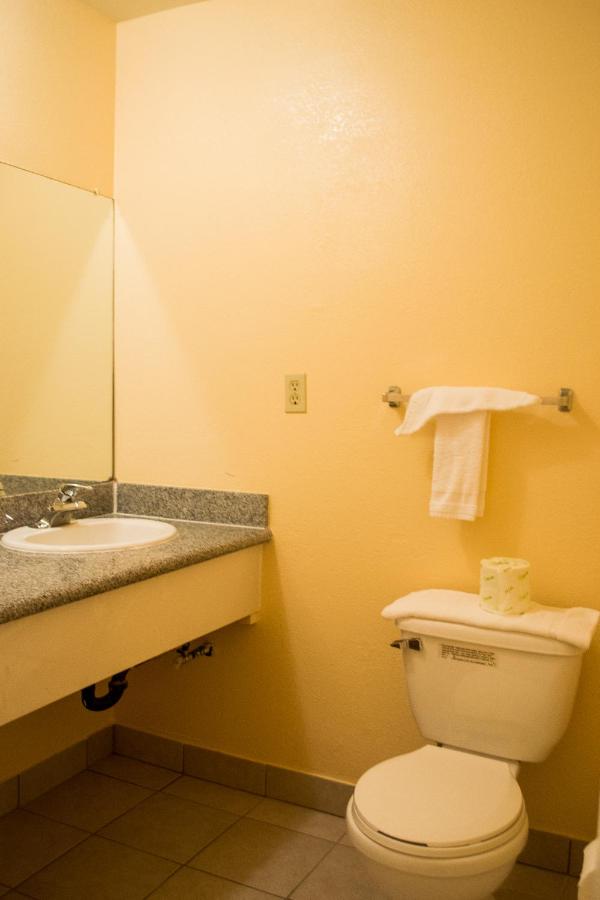 Redwood Budget Motel — photo 9