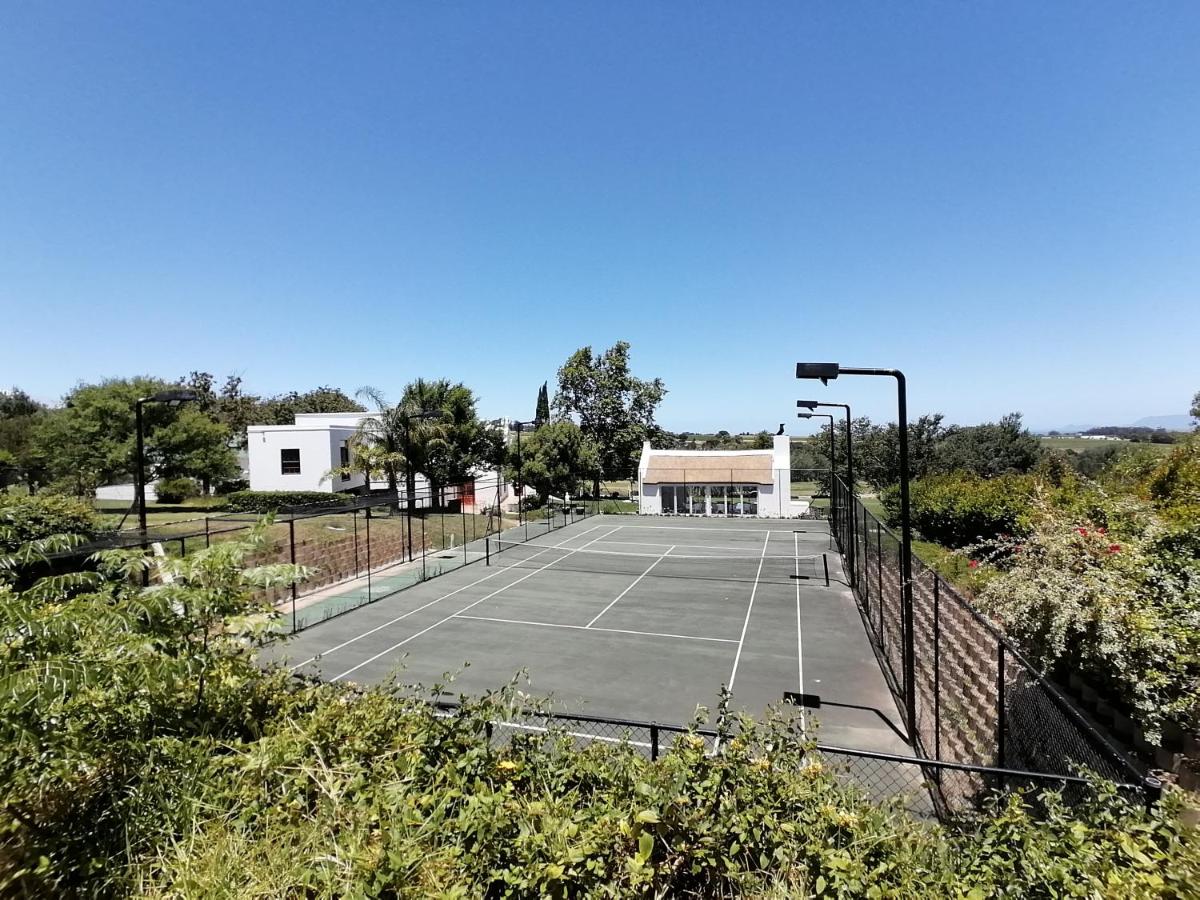 Tennis court: Avontuur Manor House and Wine Estate