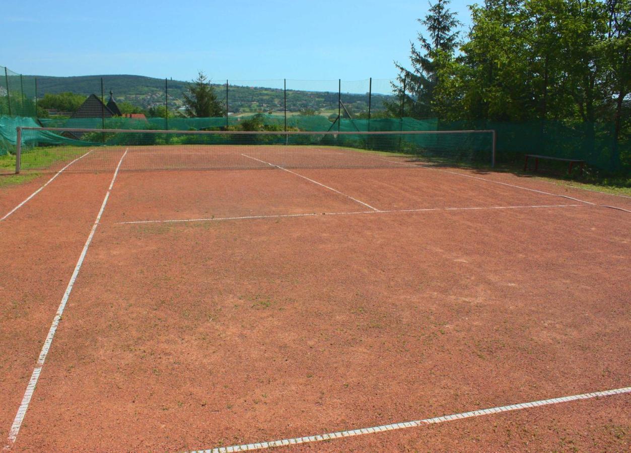 Tennis court: Appartementhaus 5. Jahreszeit