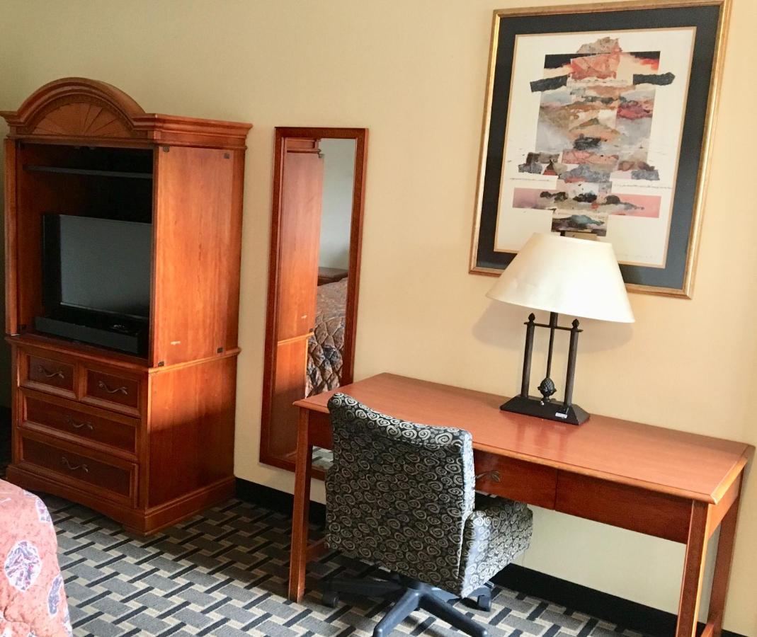Economy Inn — photo 24