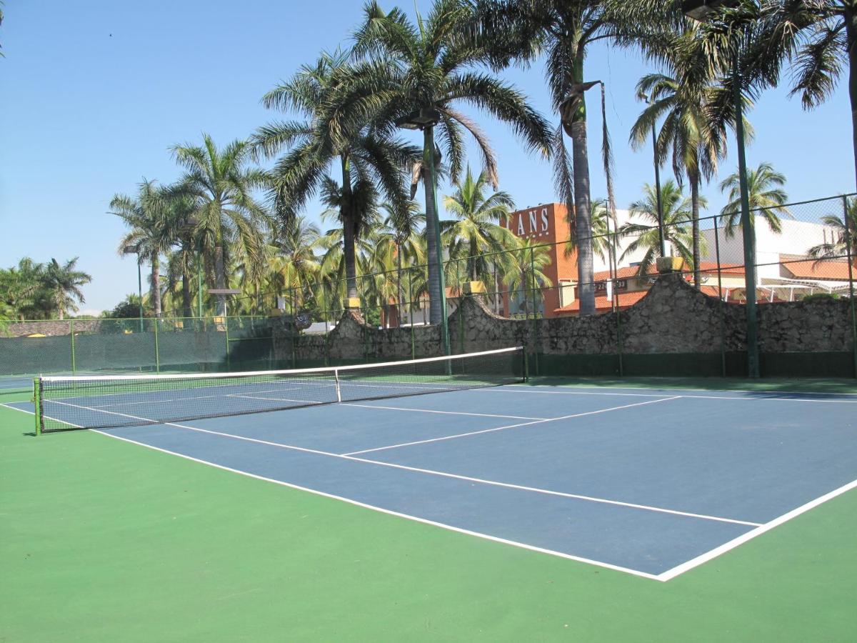 Tennis court: Villas del Sol en Los Tules