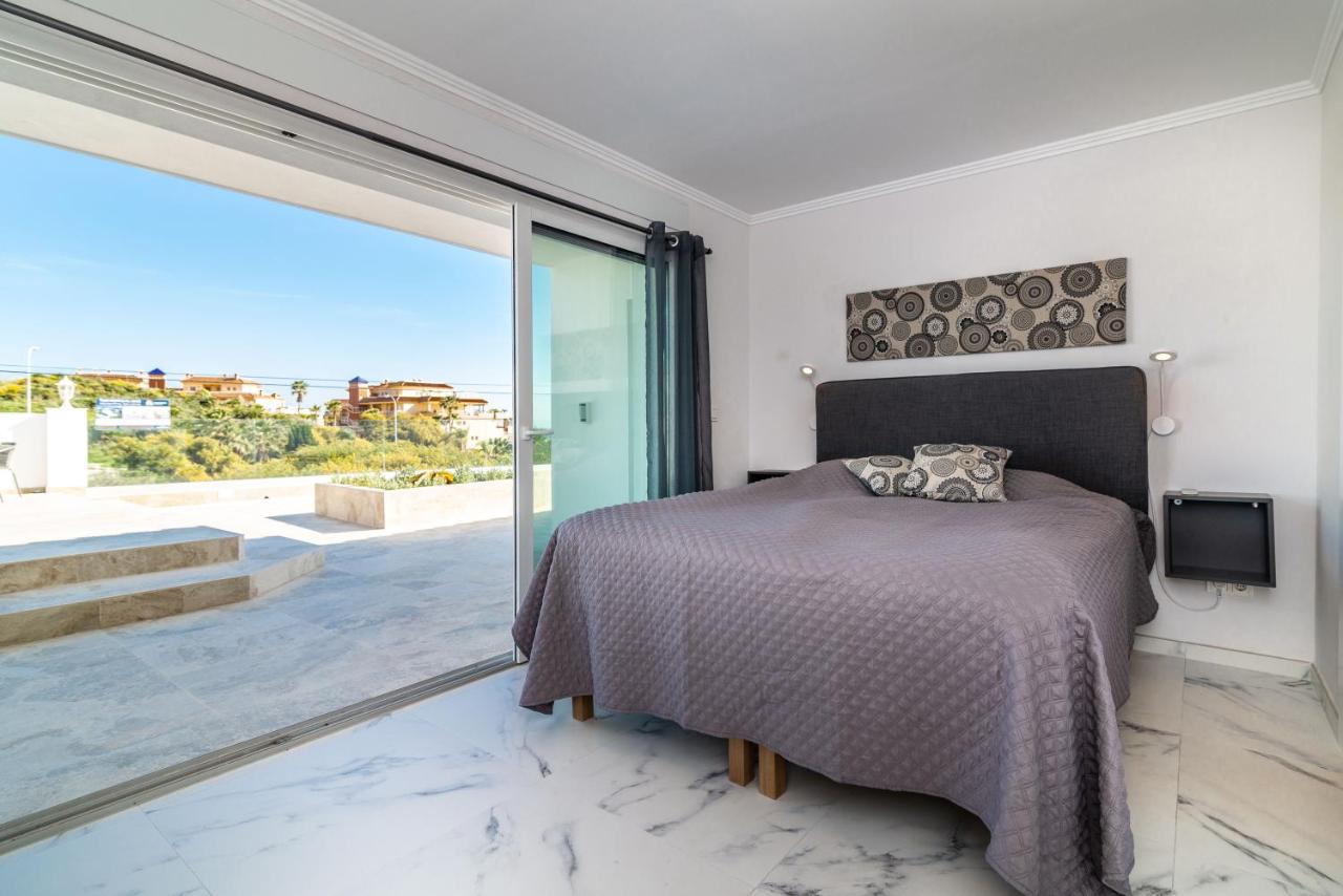 Top Renovated Villa with Sea-View and Heated Pool, Fuengirola ...
