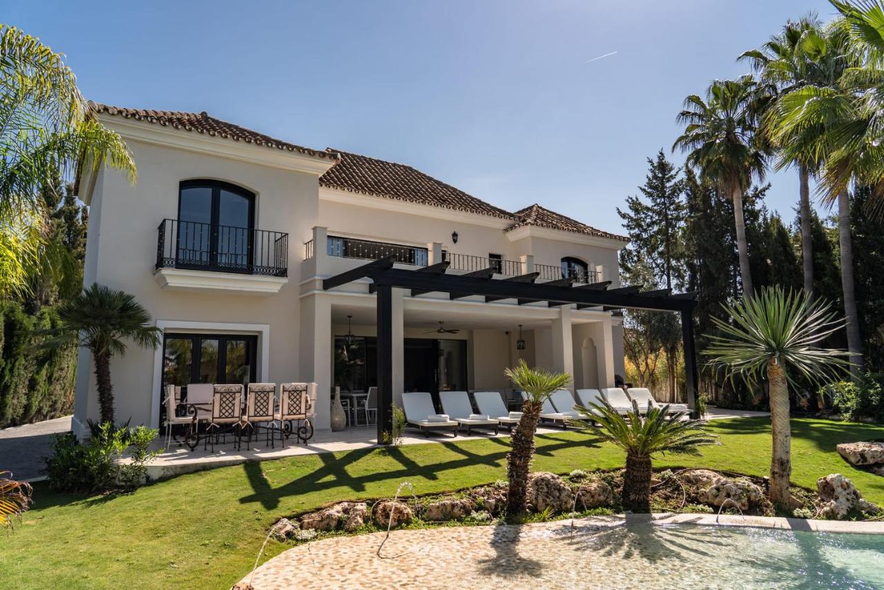 Large Luxurious Exotic Villa, Marbella, Spain - Booking.com