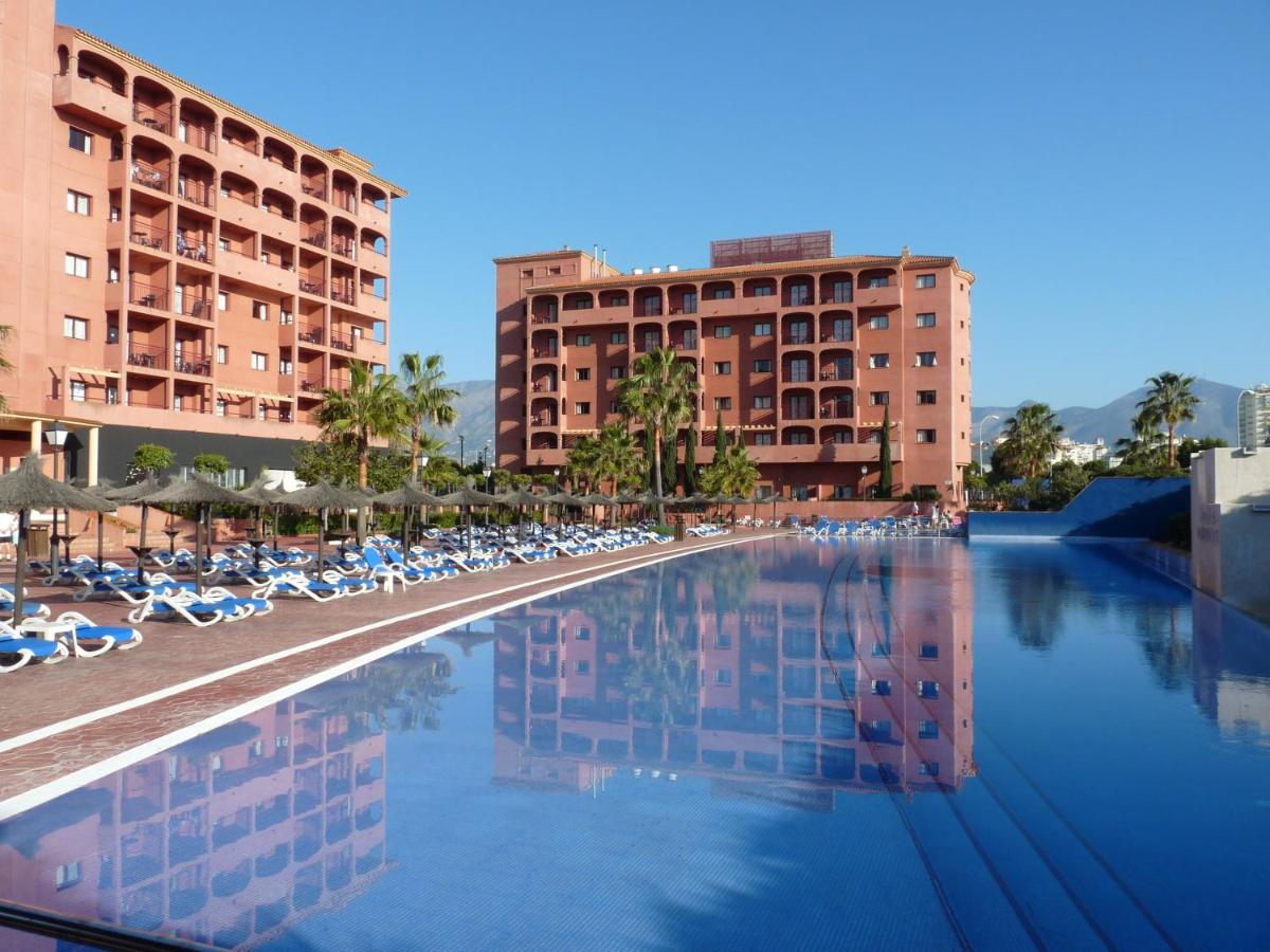 Heated swimming pool: Aparthotel Myramar Fuengirola