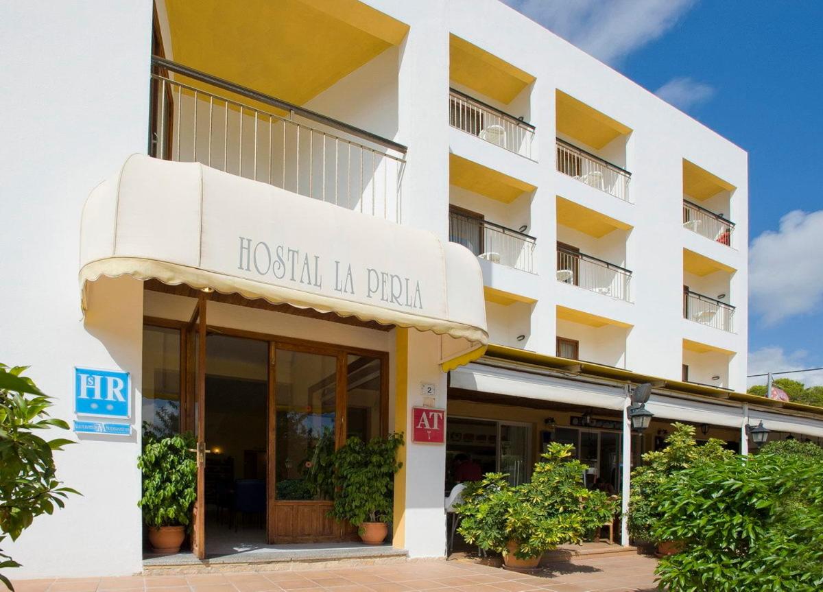 Condo Hotel Hostal La Perla, Es Cana, Spain - Booking.com