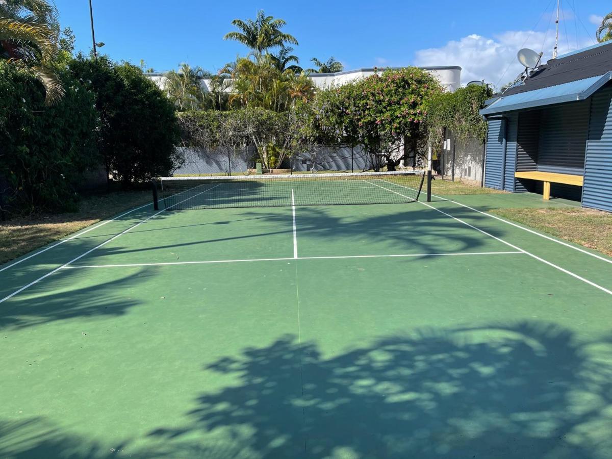 Tennis court: Grange Resort Hervey Bay