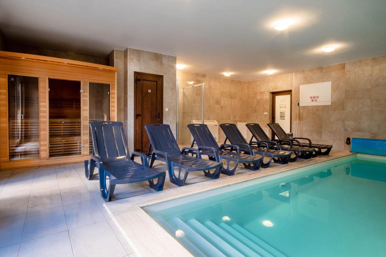 Heated swimming pool: MF SilverLake Wellness Apartment