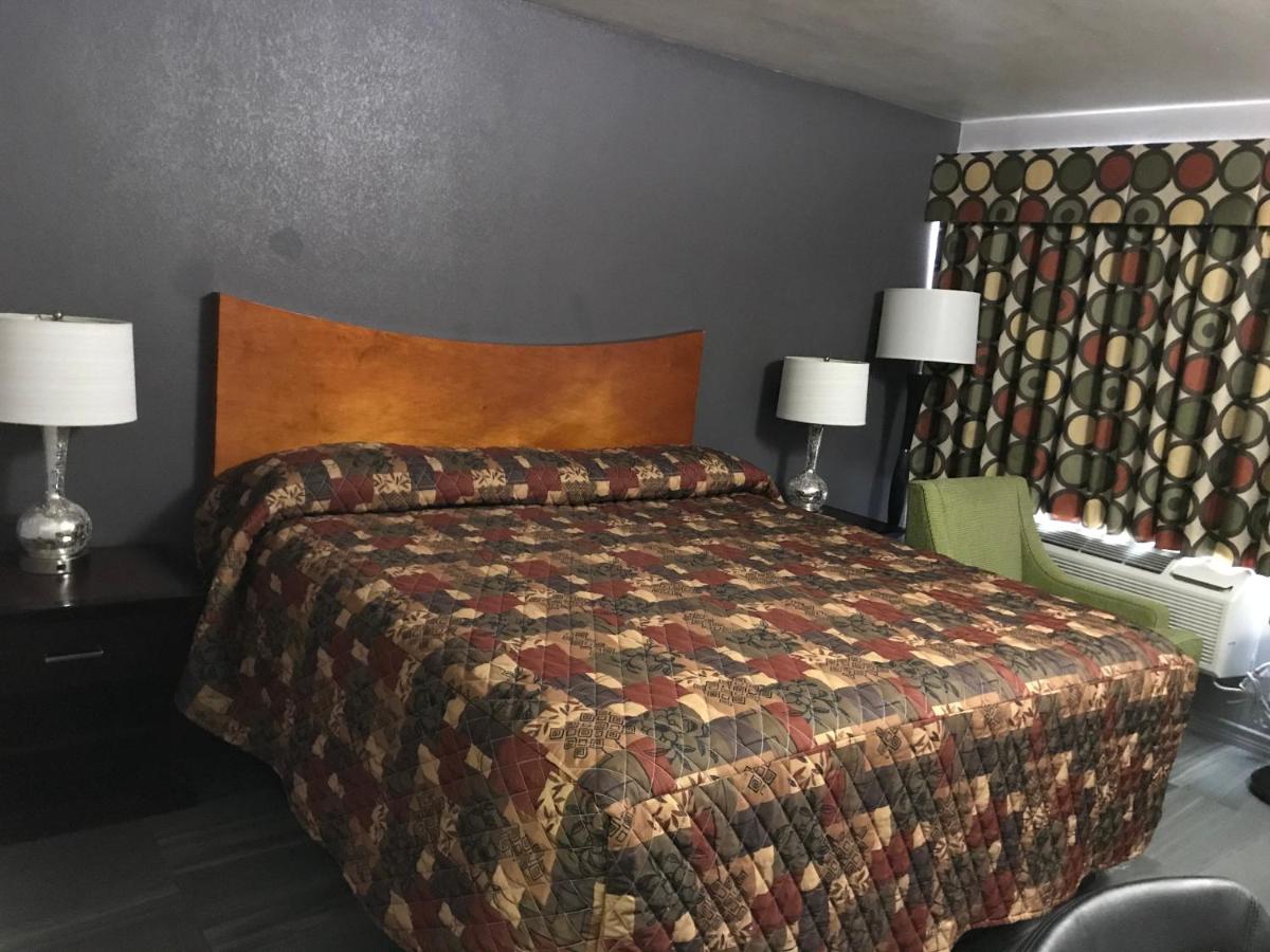 economy inn — photo 14