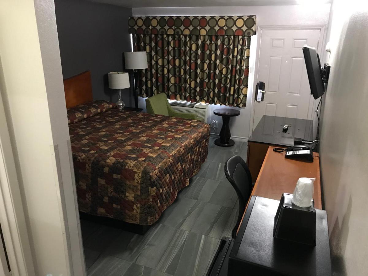 economy inn — photo 11