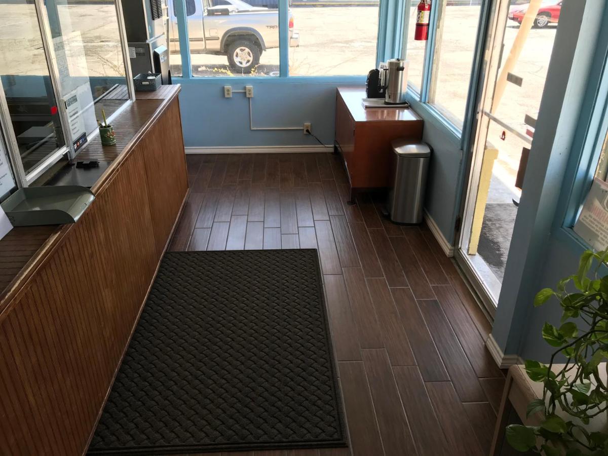 economy inn — photo 15