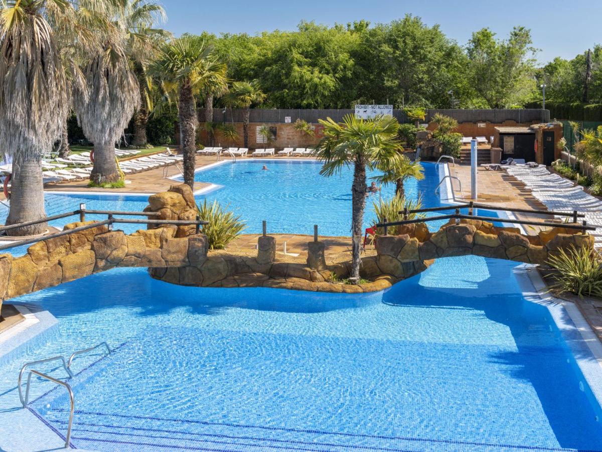 Cozy chalet with a terrace, just 200 m. from the beach ...